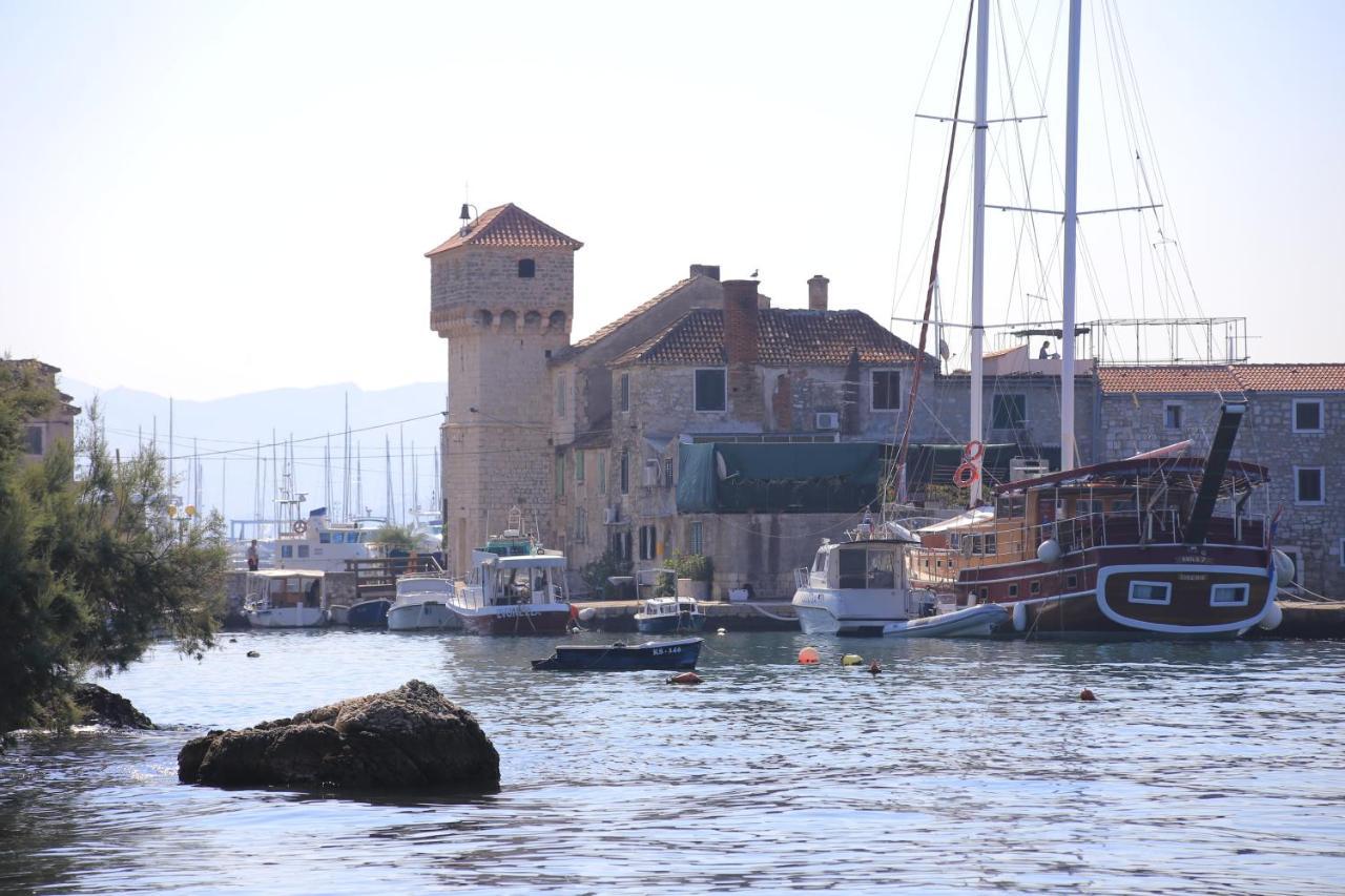 Apartments With A Parking Space Kastel Gomilica, Kastela - 21630 Exterior photo